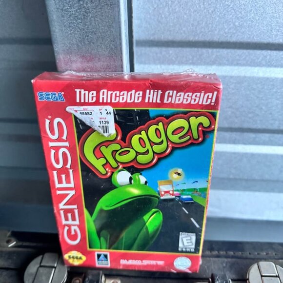 Frogger for Sega Genesis - Picture 1 of 2